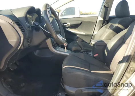 2013 Toyota Corolla Base z USA, uszkodzony, nr VIN 5YFBU4EEXDP108288